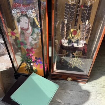 飾り羽子板と破魔弓をお譲り頂きました。