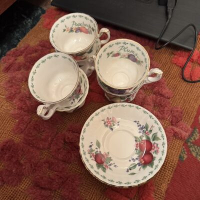 「ロイヤルアルバードのカップ&ソーサー」をお買取りをさせて頂きました。