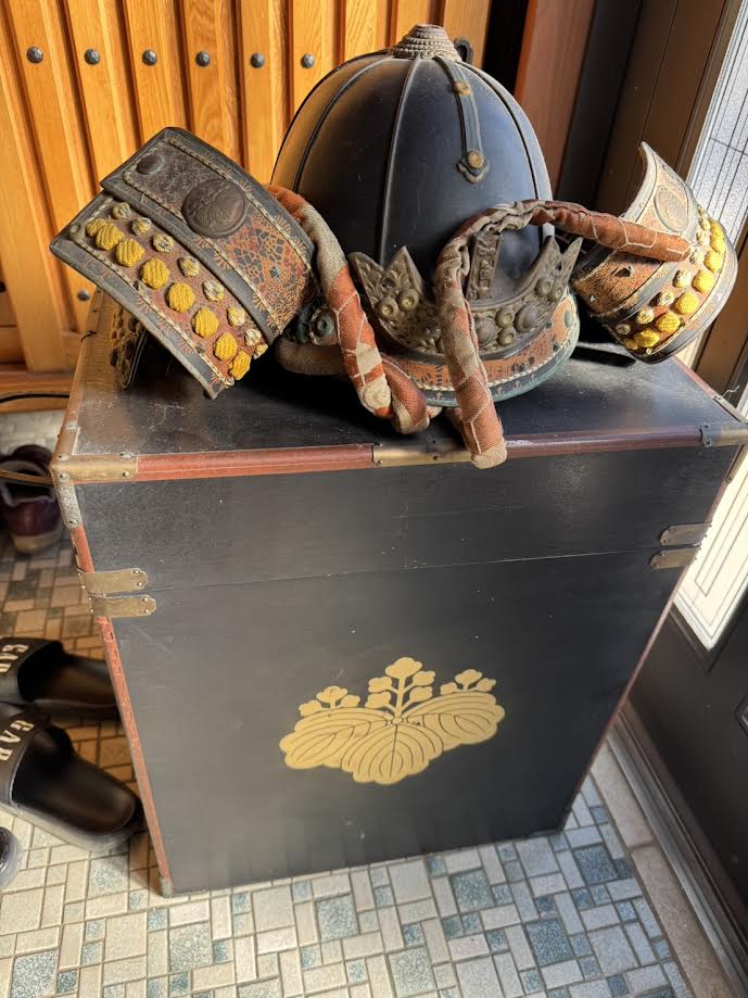 鎧兜一式をお譲り頂きました。 - 骨董市場