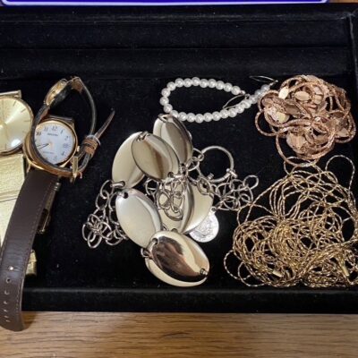 腕時計とアクセサリー多数お買取りさせて頂きました。