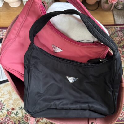PRADAのハンドバックをお買取りさせて頂きました。
