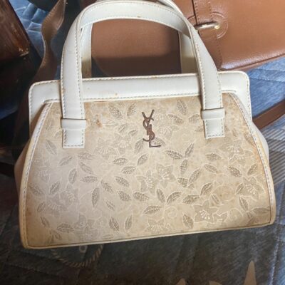 YSLのハンドバッグをお買取りさせて頂きました。
